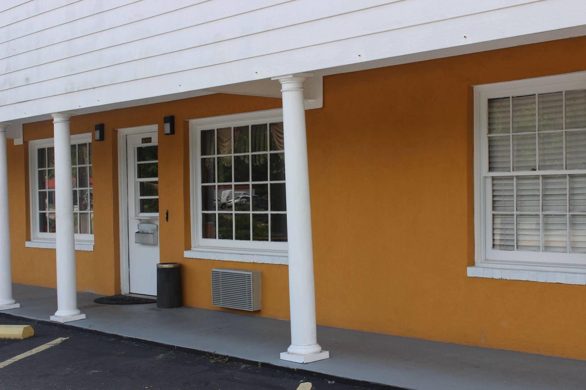 Carolina Lodge Walterboro Exterior photo